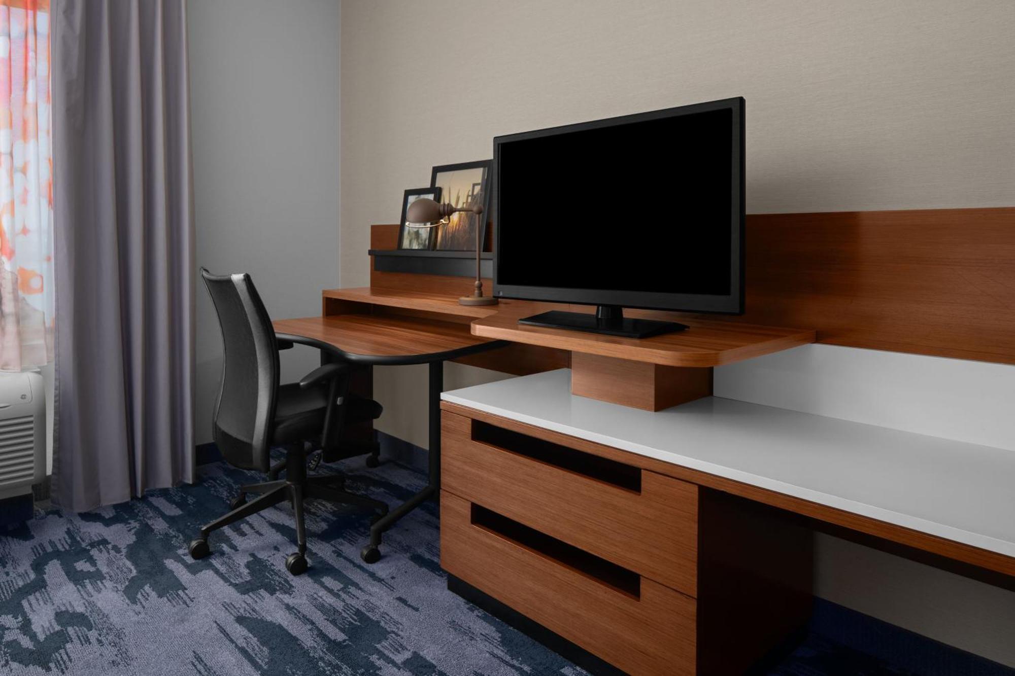Fairfield & By Marriott Orange County Hotel Tustin